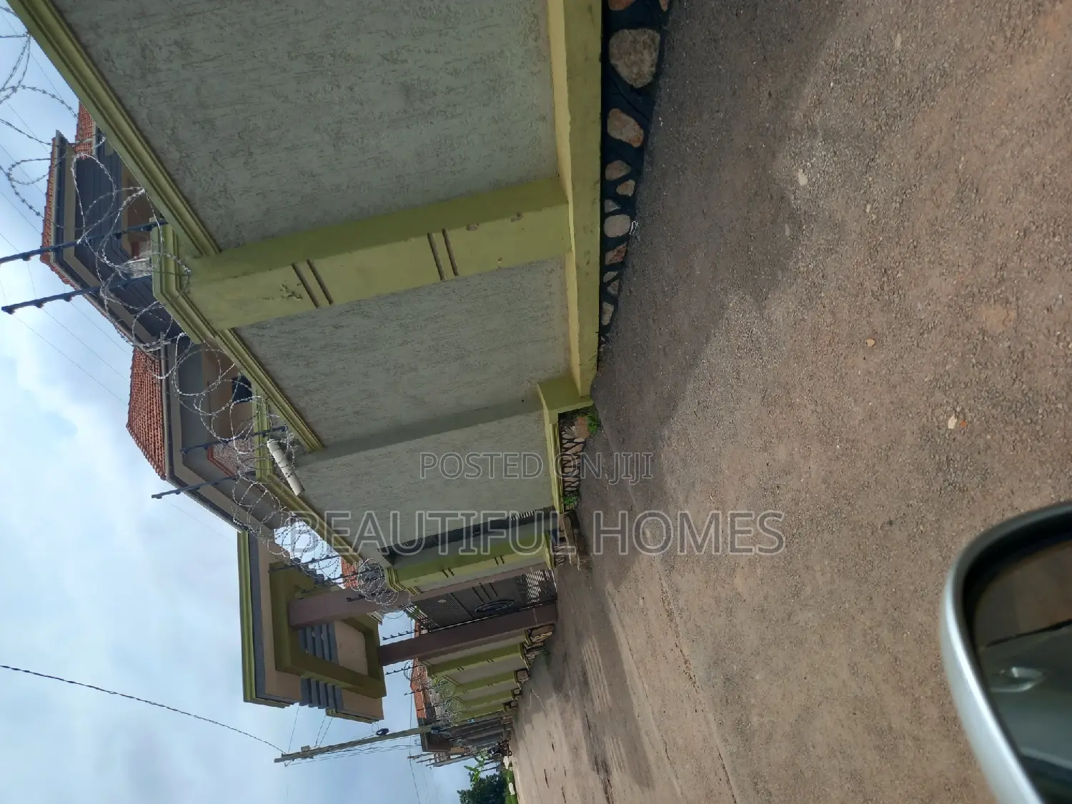 Furnished 6bdrm Duplex in Kisaasi, Nakawa for sale