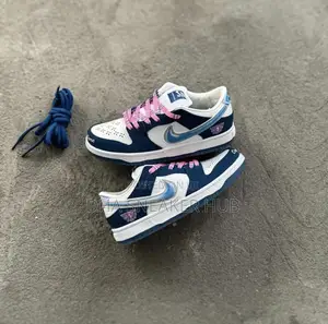 Photo - Nike SB Dunk Low Born X Raised