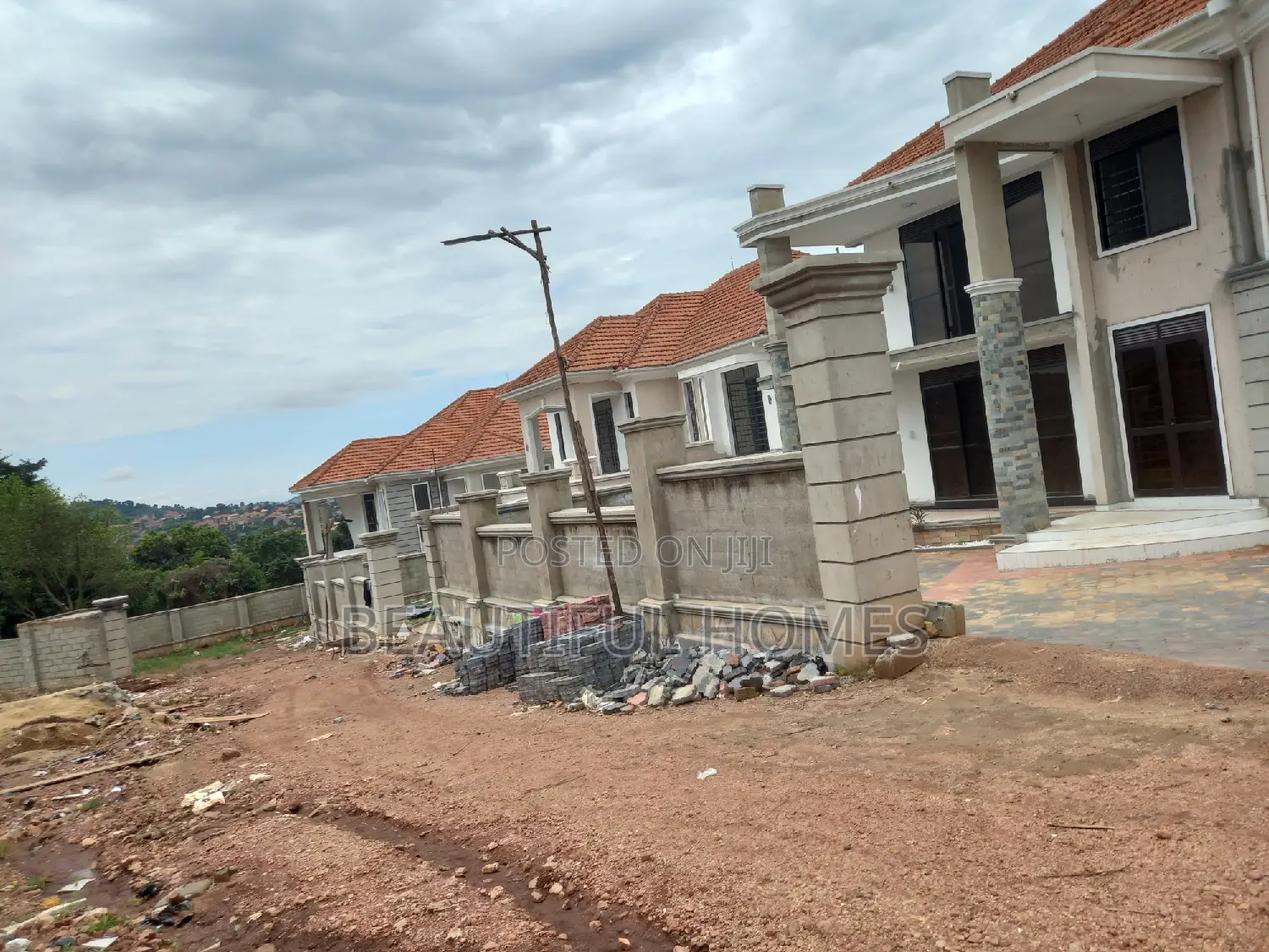 Furnished 6bdrm Duplex in Bwebajja, Ssabagabo-Makindye for sale