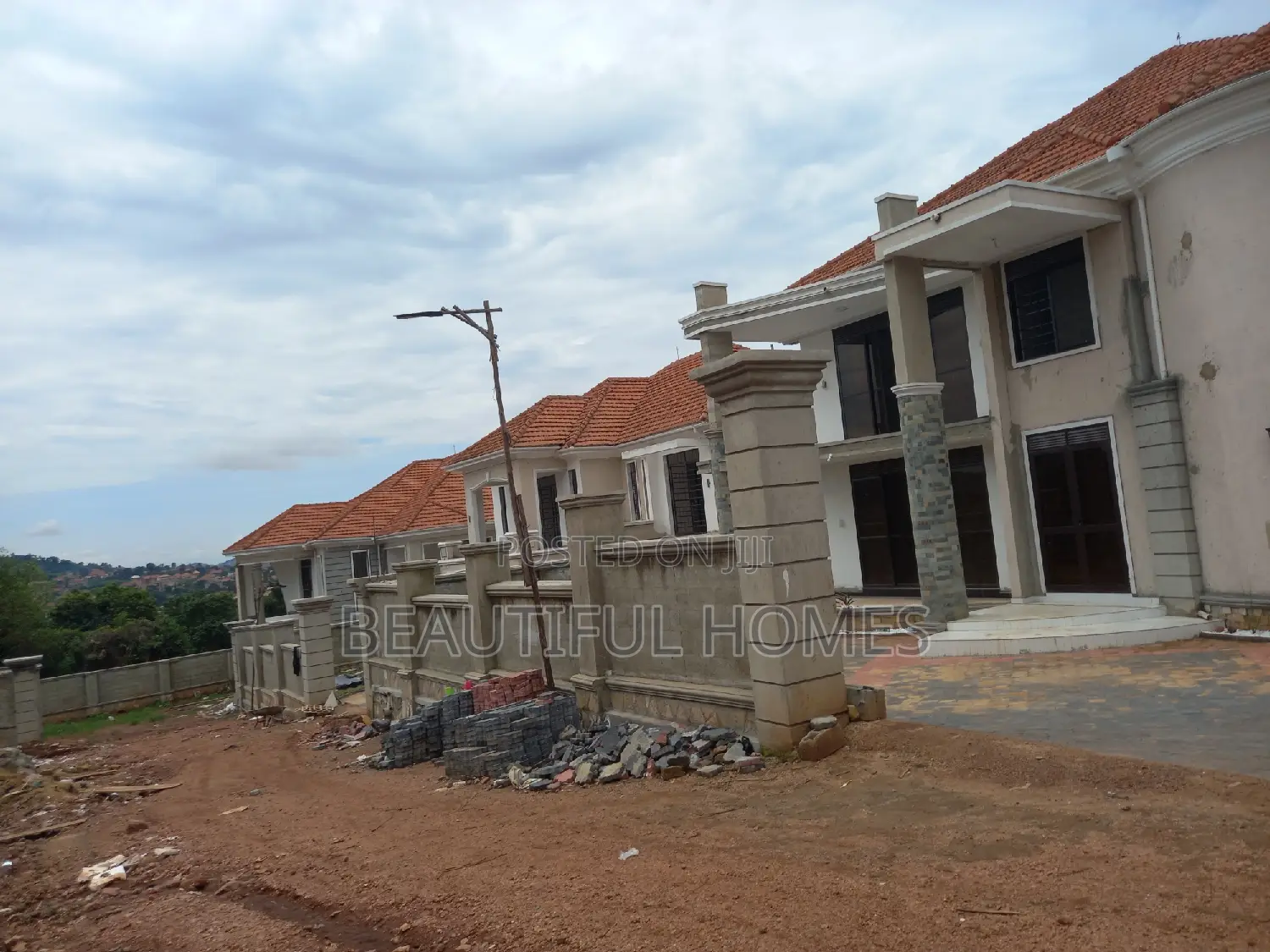 Furnished 6bdrm Duplex in Bwebajja, Ssabagabo-Makindye for sale