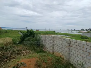 Very Beautiful Hot Plots With Lake View on Sale in Busabaala