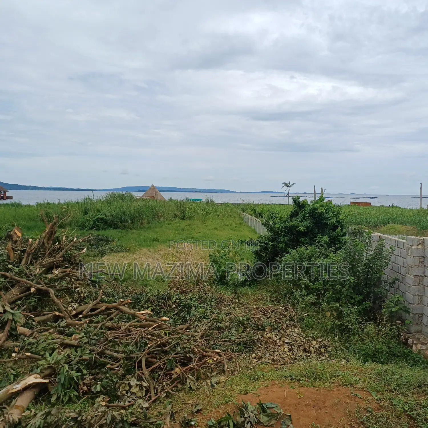 Very Beautiful Hot Plots With Lake View on Sale in Busabaala