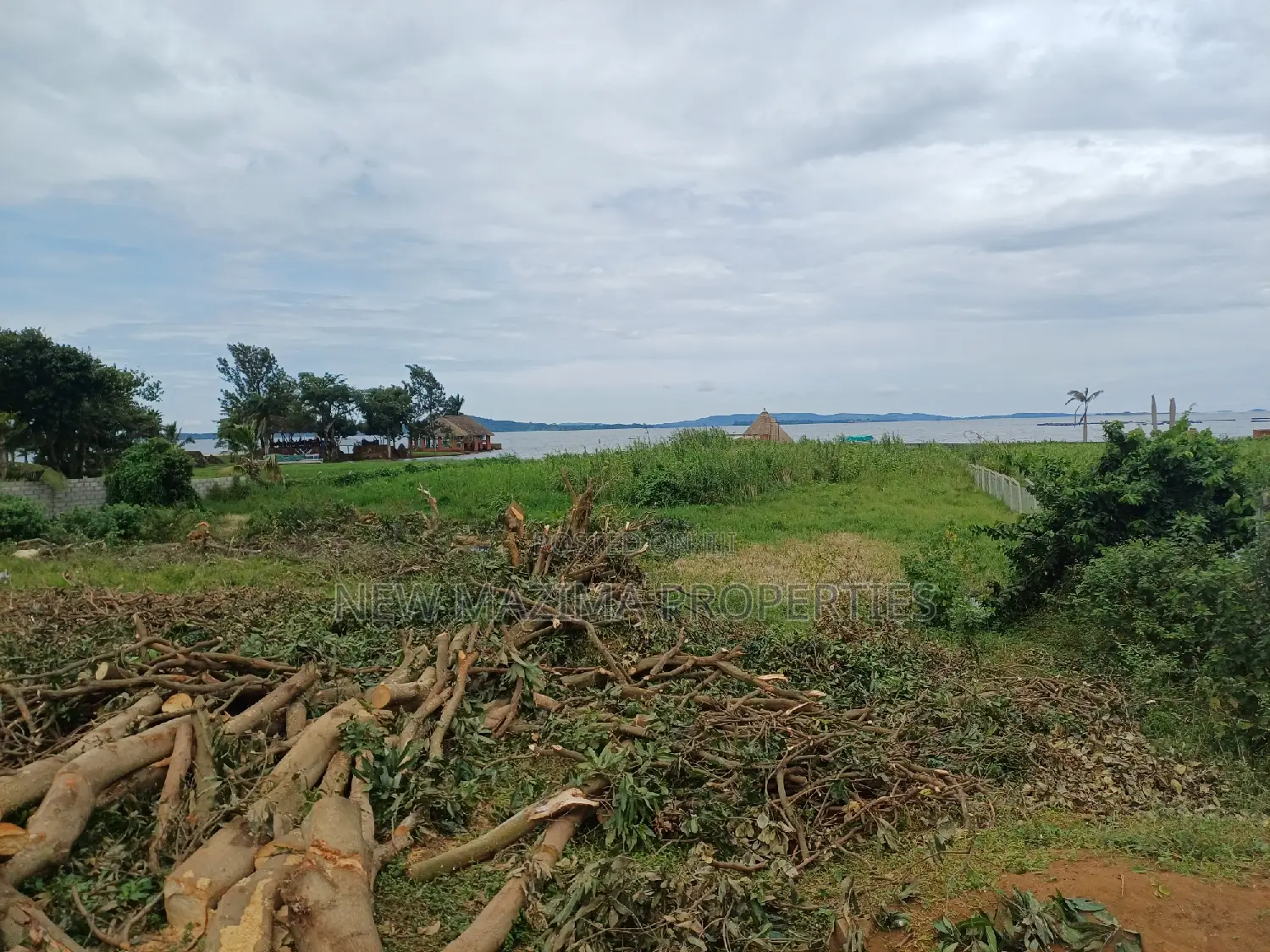 Very Beautiful Hot Plots With Lake View on Sale in Busabaala