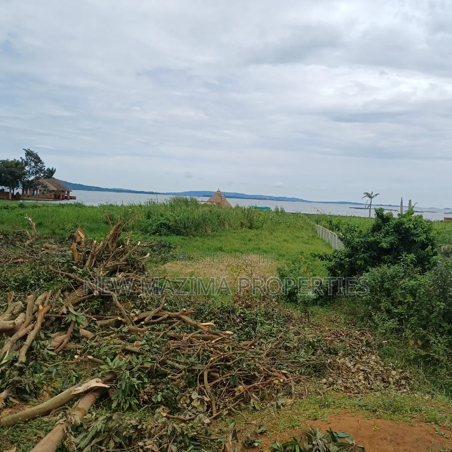 Very Beautiful Hot Plots With Lake View on Sale in Busabaala