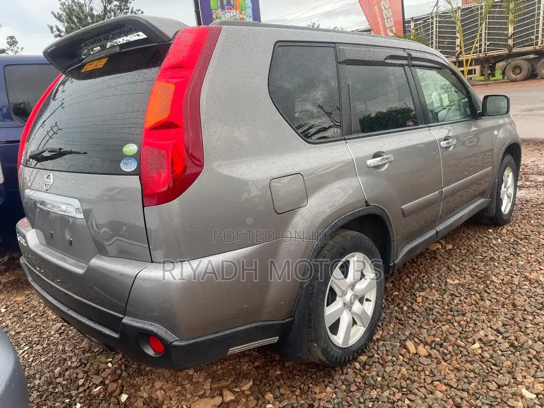 Nissan X-Trail 2.0 Petrol XE 2010 Gray