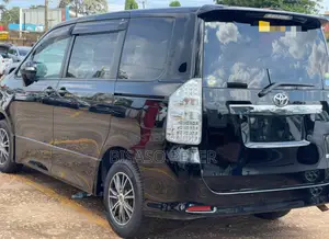Toyota Noah 2.0 158hp AWD (8 Seater) 2010 Black