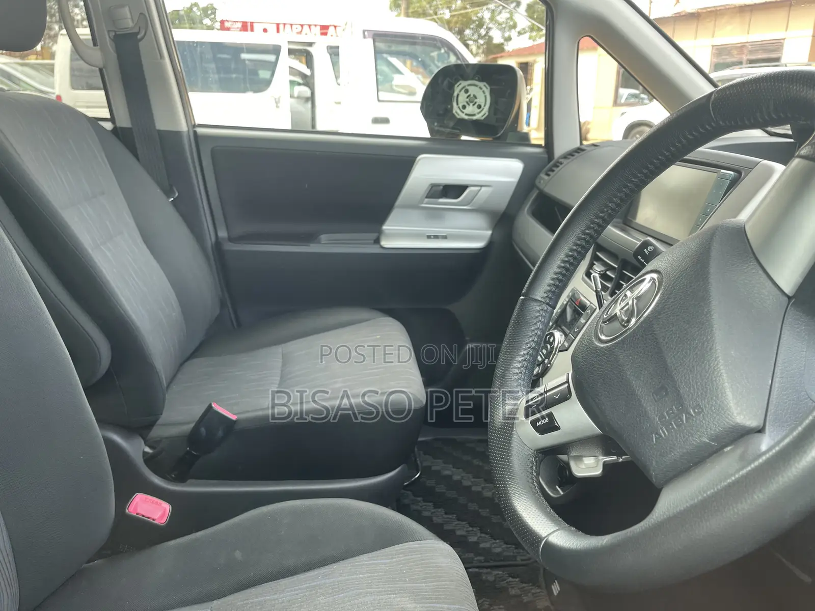 Toyota Noah 2.0 158hp AWD (8 Seater) 2010 Black
