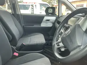 Toyota Noah 2.0 158hp AWD (8 Seater) 2010 Black