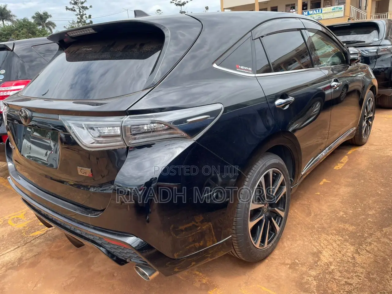 Toyota Harrier 2.0 2017 Black