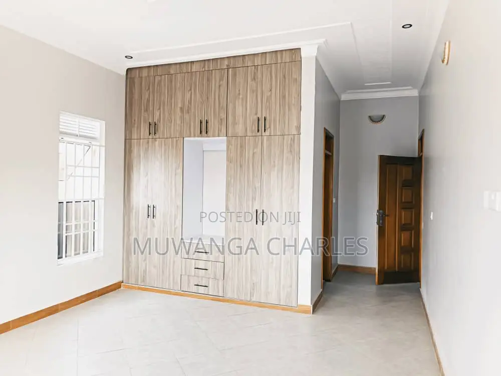 4bdrm Duplex in Fs Properties Ltd, Central Division for rent