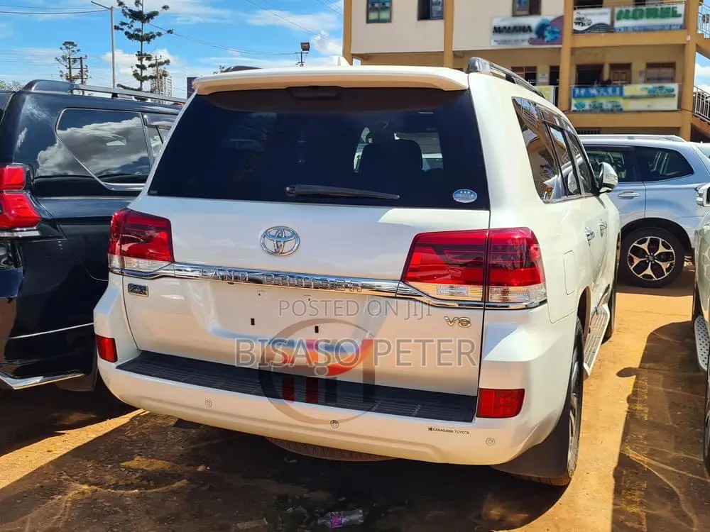 Toyota Land Cruiser 4.6 V8 ZX 2016 White