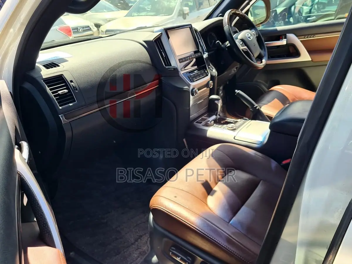 Toyota Land Cruiser 4.6 V8 ZX 2016 White