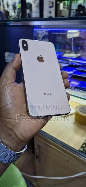Photo - Apple iPhone XS Max 256 GB Gold