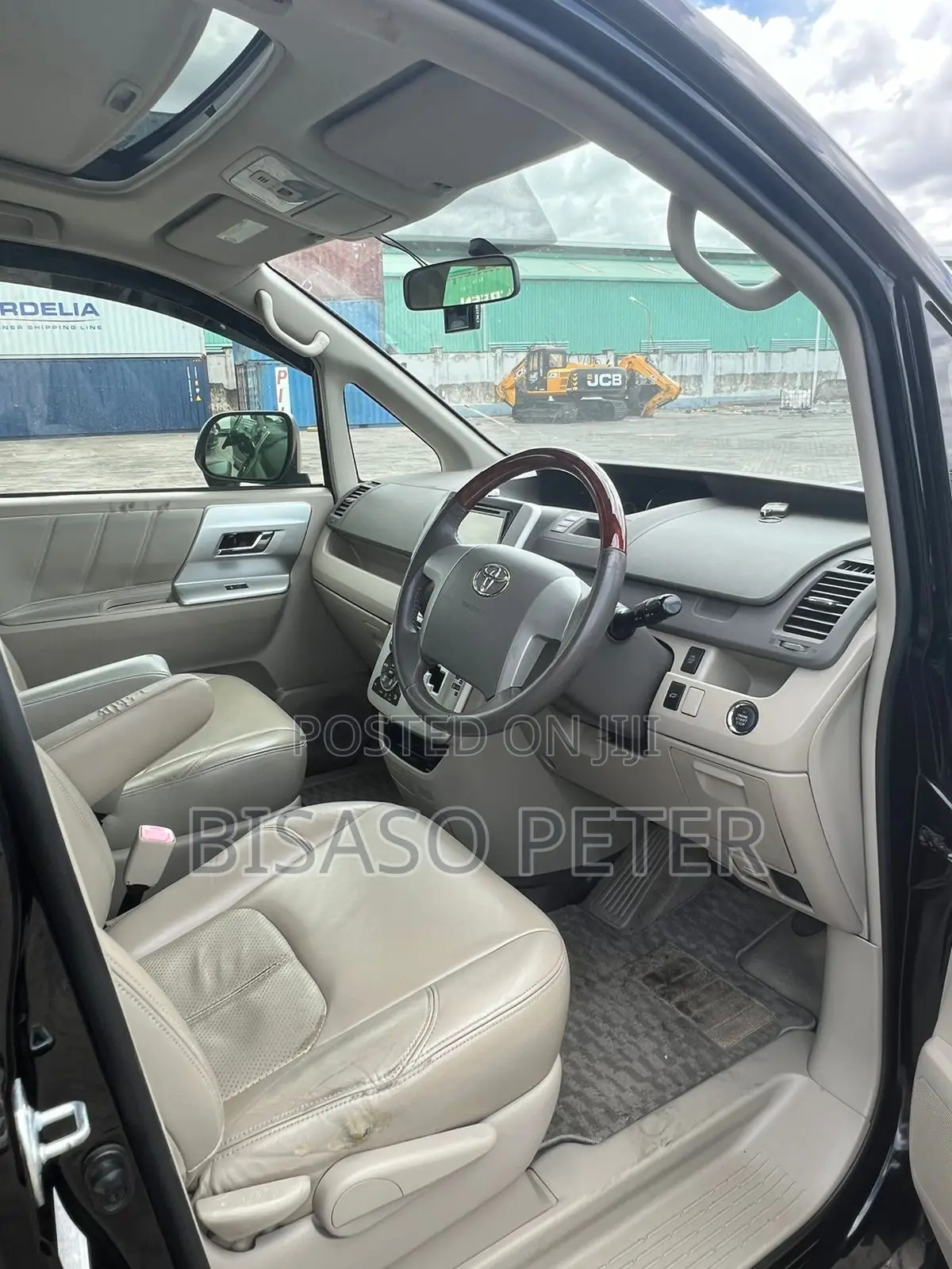 Toyota Noah 2.0 158hp AWD (8 Seater) 2011 Gray