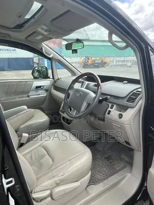 Toyota Noah 2.0 158hp AWD (8 Seater) 2011 Gray