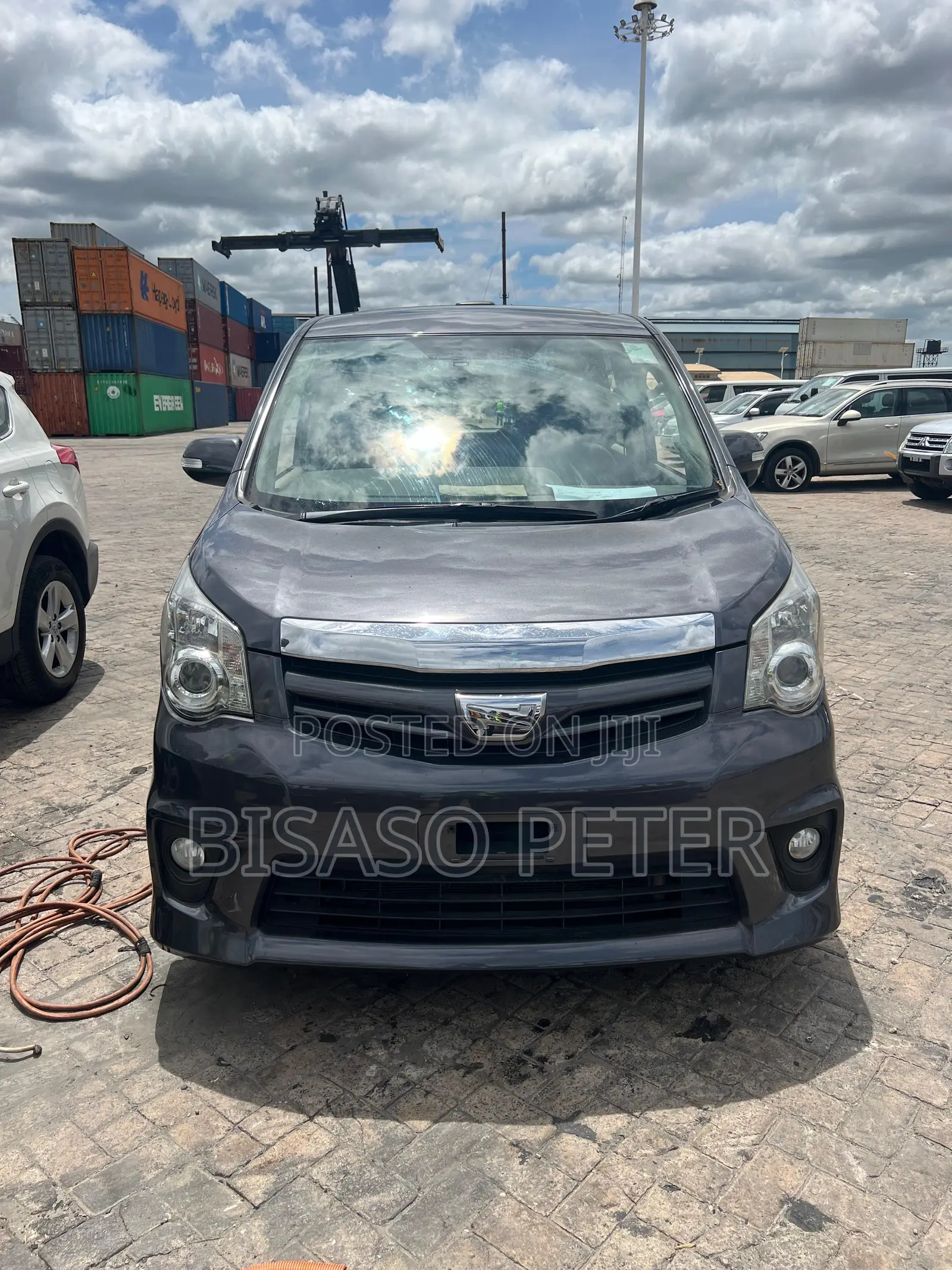 Toyota Noah 2.0 158hp AWD (8 Seater) 2011 Gray