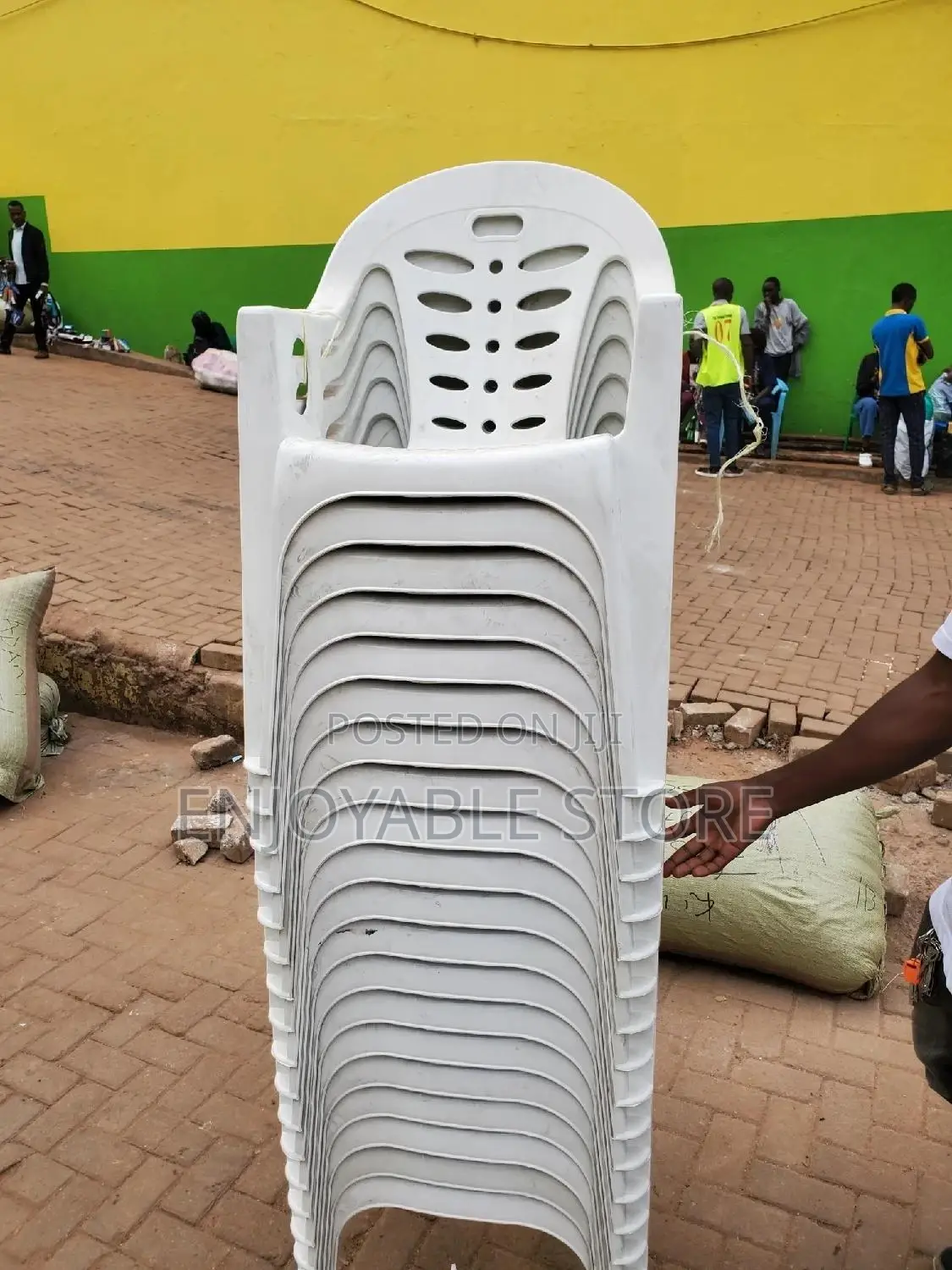 Plastic Chairs Plastic Chairs