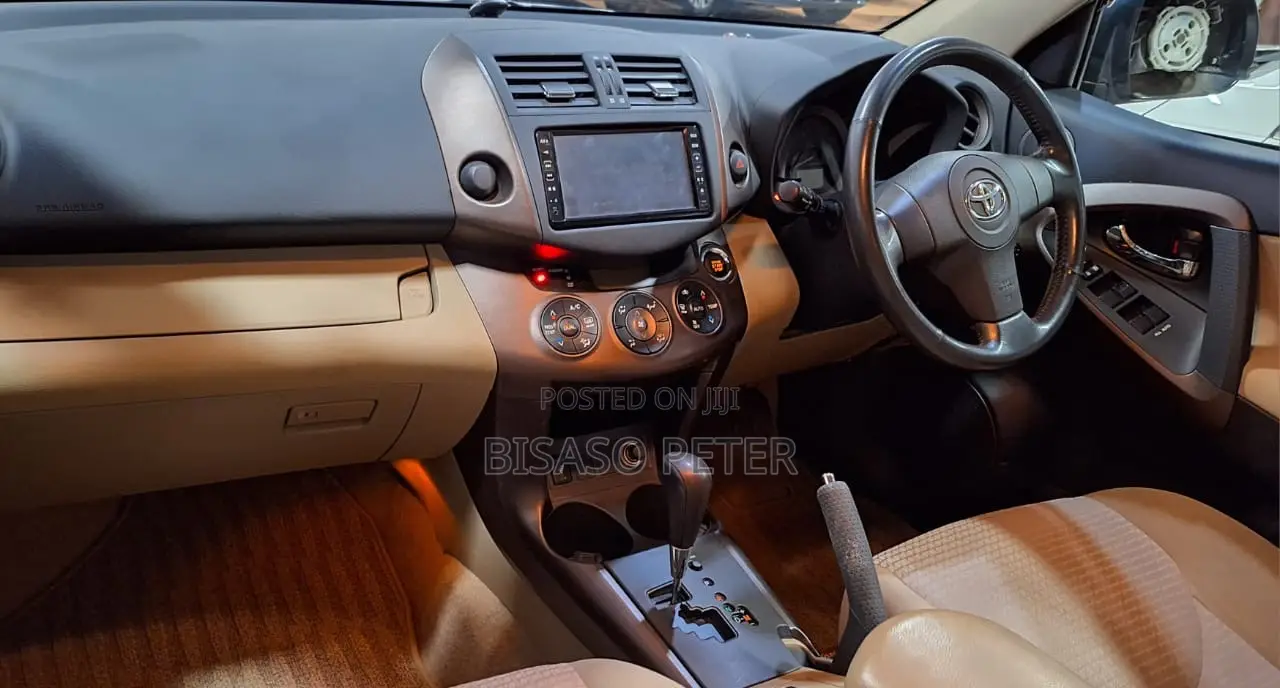 Toyota Vanguard 2010 Silver