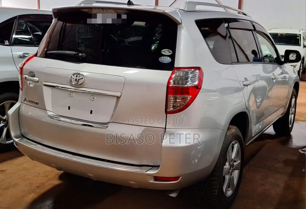 Toyota Vanguard 2010 Silver