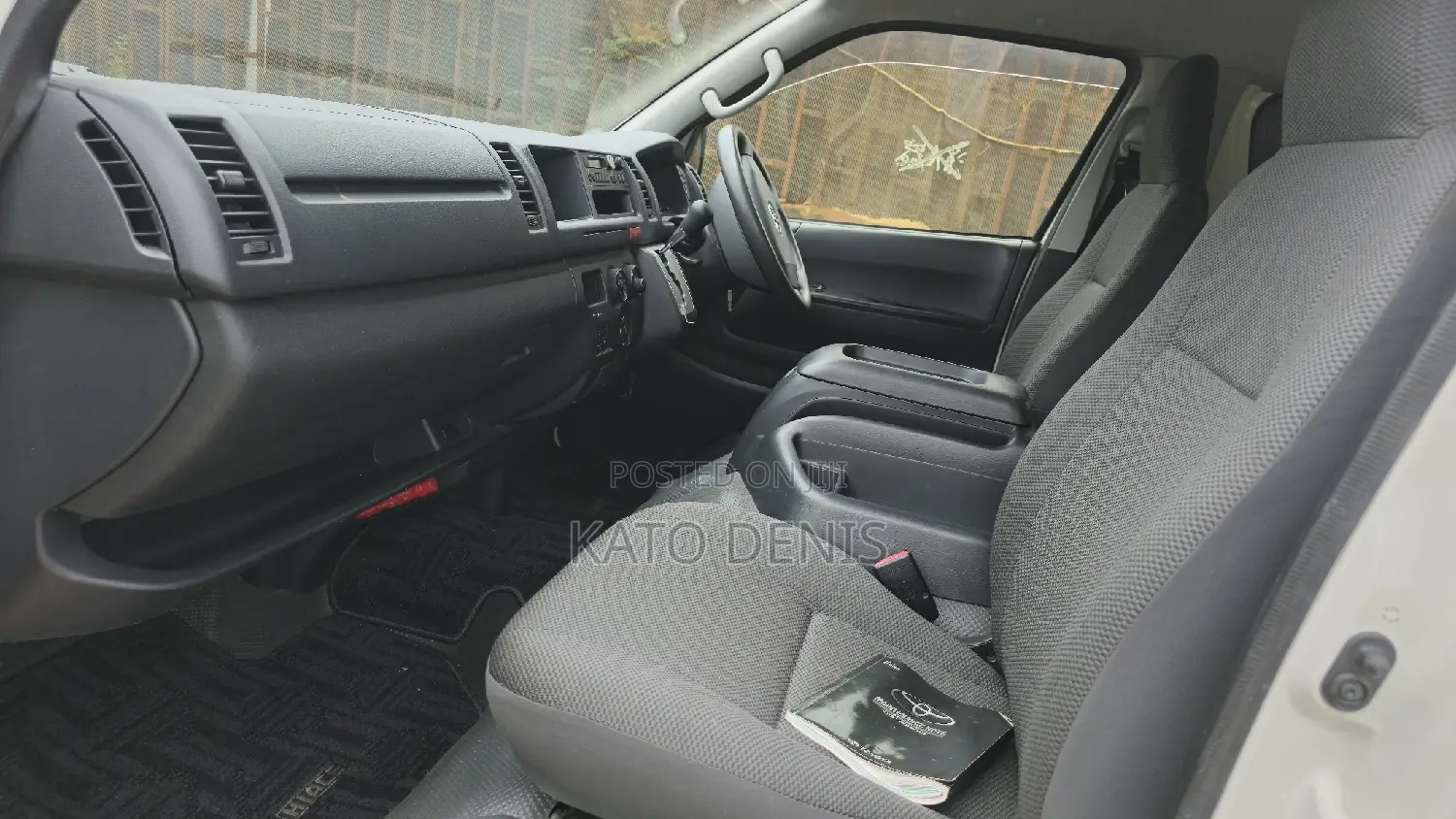 Toyota HiAce 2014 White