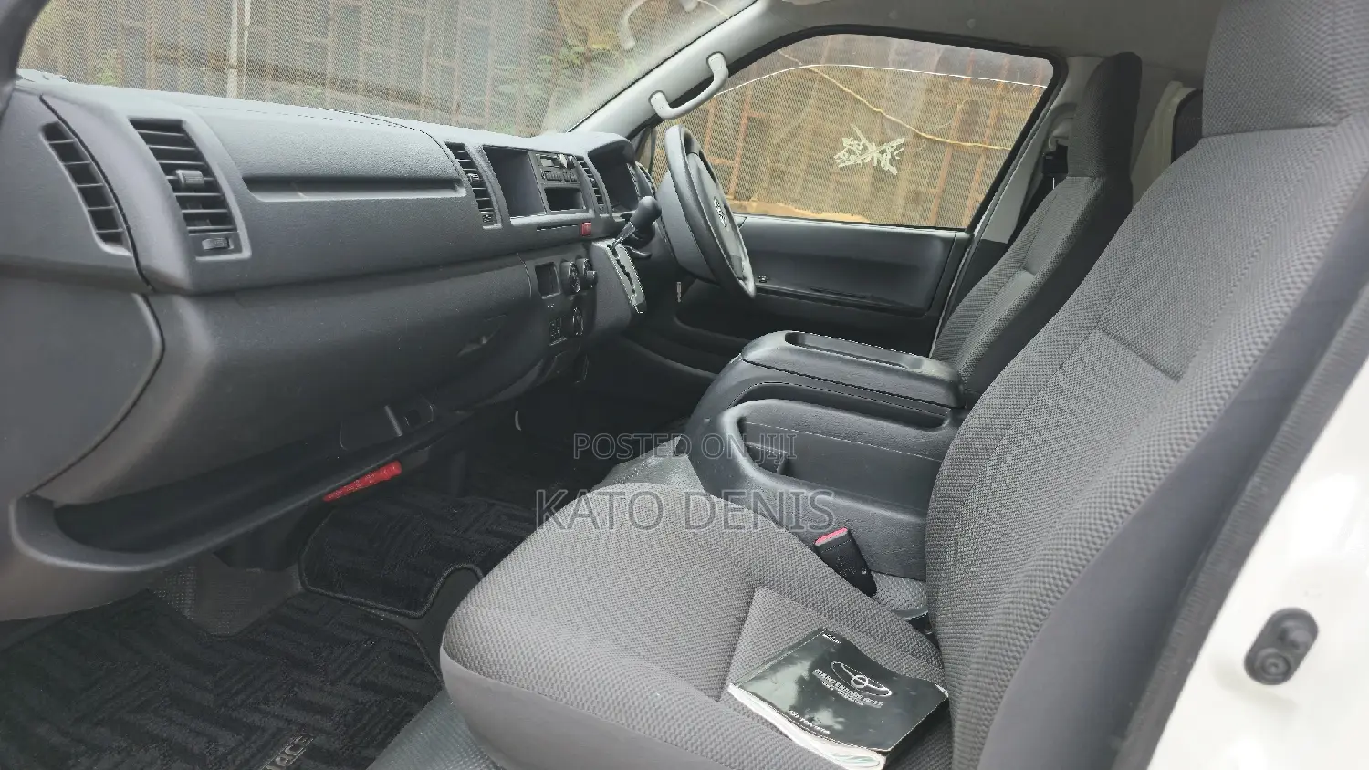 Toyota HiAce 2014 White