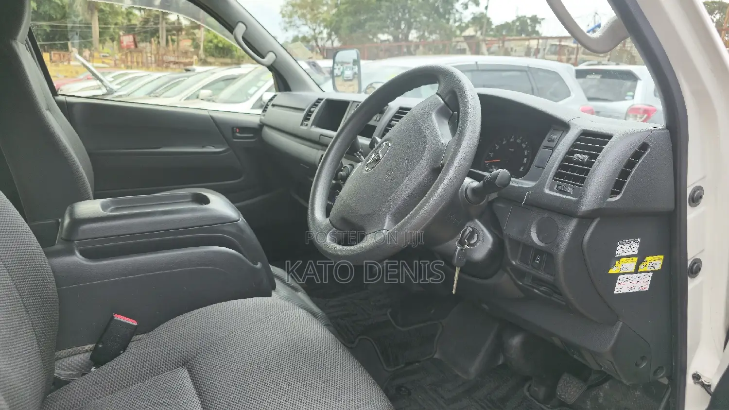 Toyota HiAce 2014 White