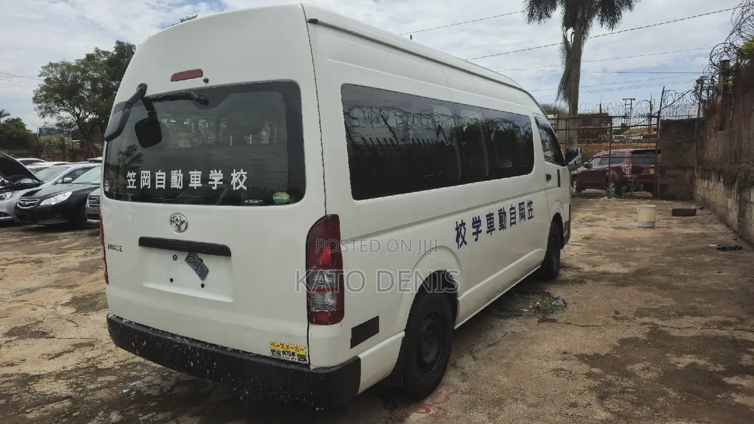 Toyota HiAce 2014 White