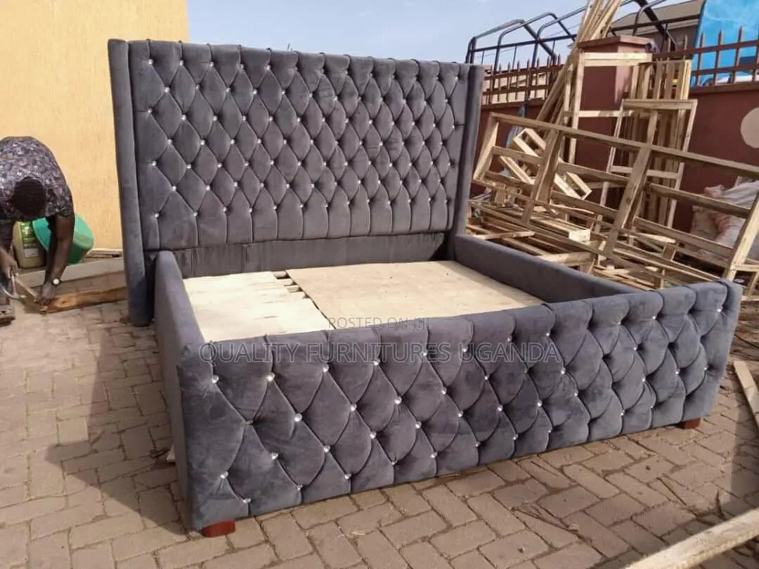 5x6 Tufted Bed