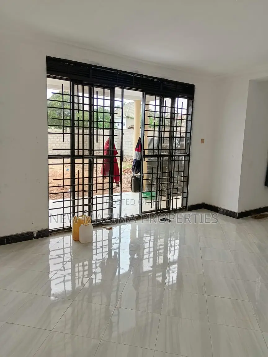 Mini Flat in Kitende Ntebe Rd, Division A for sale