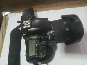 CANON EOS 60D Camera With 18-135mm Lens.