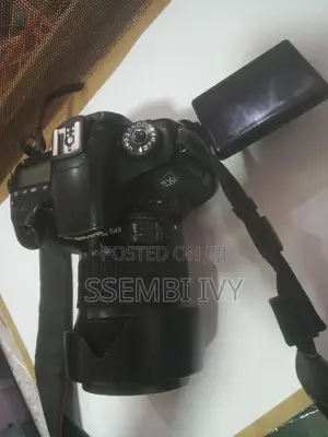 CANON EOS 60D Camera With 18-135mm Lens.