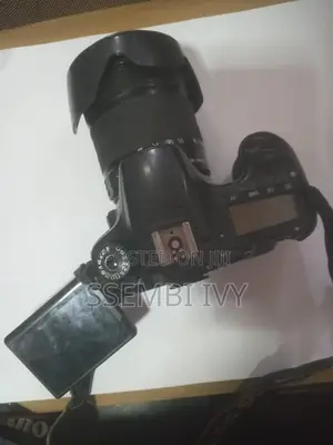 CANON EOS 60D Camera With 18-135mm Lens.