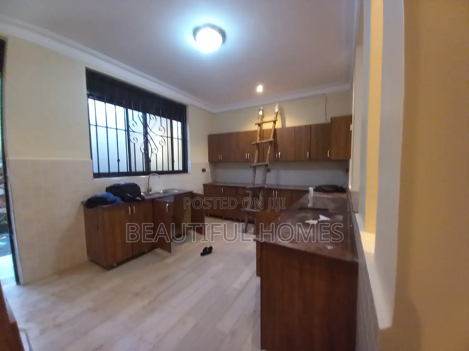 Furnished 6bdrm Mansion in Kiwatule, Central Division for sale
