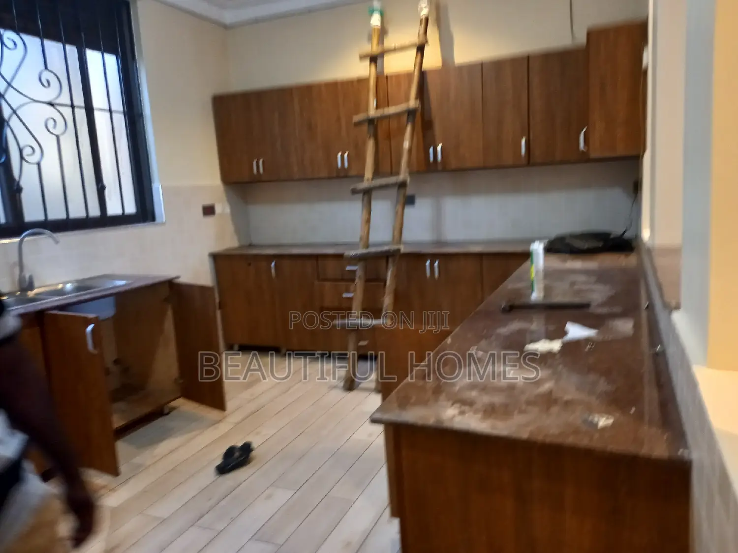 Furnished 6bdrm Duplex in Kiwatule Recreation, Nakawa for sale