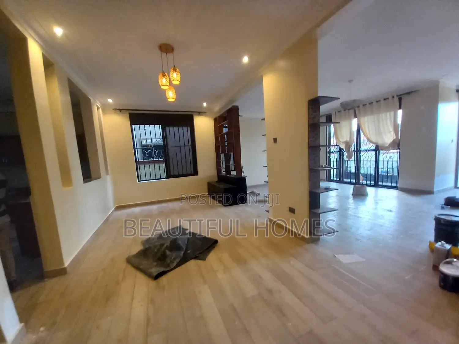 Furnished 6bdrm Duplex in Kiwatule Recreation, Nakawa for sale
