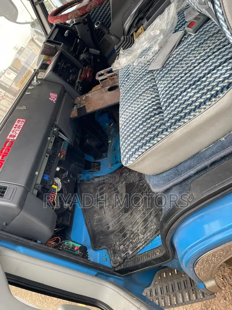 Isuzu Elf Mini Truck
