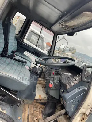 Isuzu Forward 1989