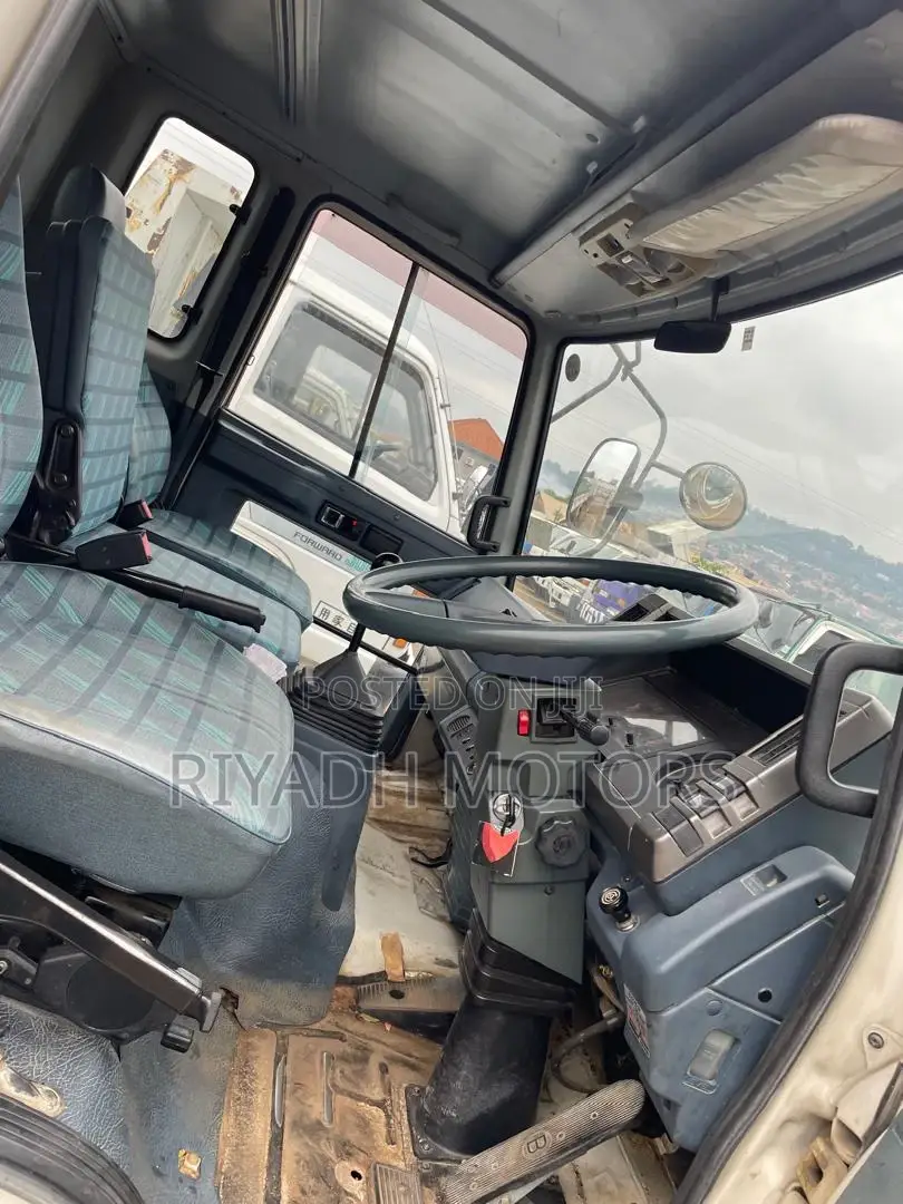 Isuzu Forward 1989