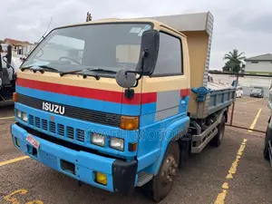 Isuzu 4tonnes Dumper