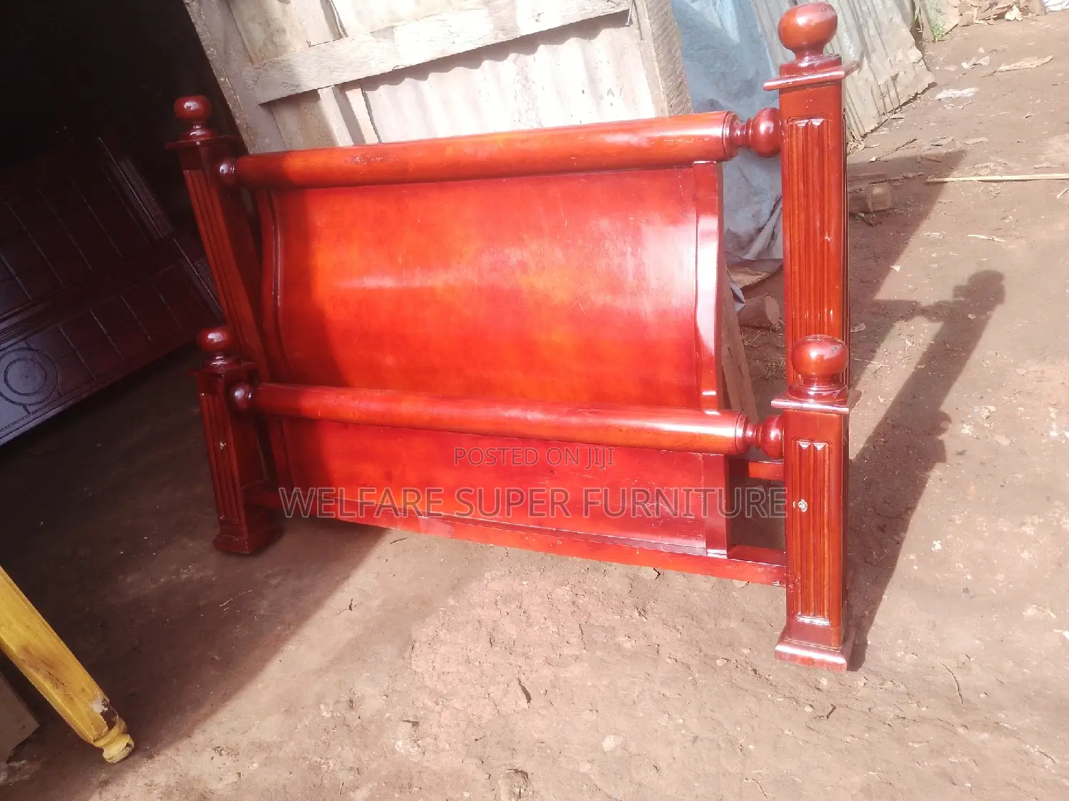 Coffee Brown Mahogany Bed Well Varnish