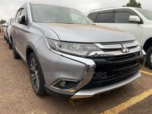 Photo - Mitsubishi Outlander 2.4 PHEV AWD 2017 Silver