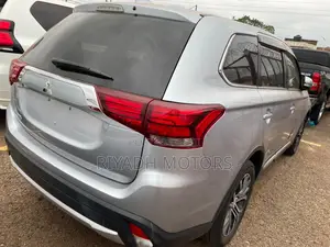 Mitsubishi Outlander 2.4 PHEV AWD 2017 Silver