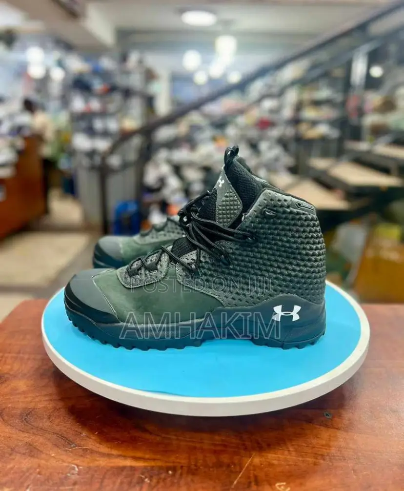Classic Under Armour Infil Goretex in Stock