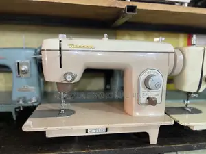 Ricca Straight Japan Sewing Machines With the Stand