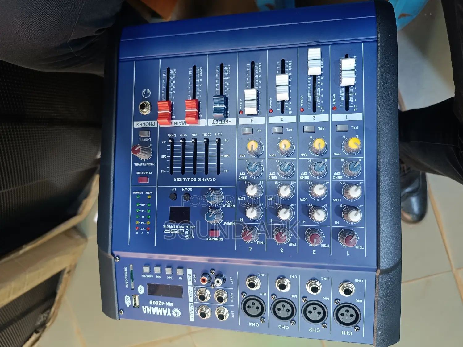 Amplified Mixer Four Channels