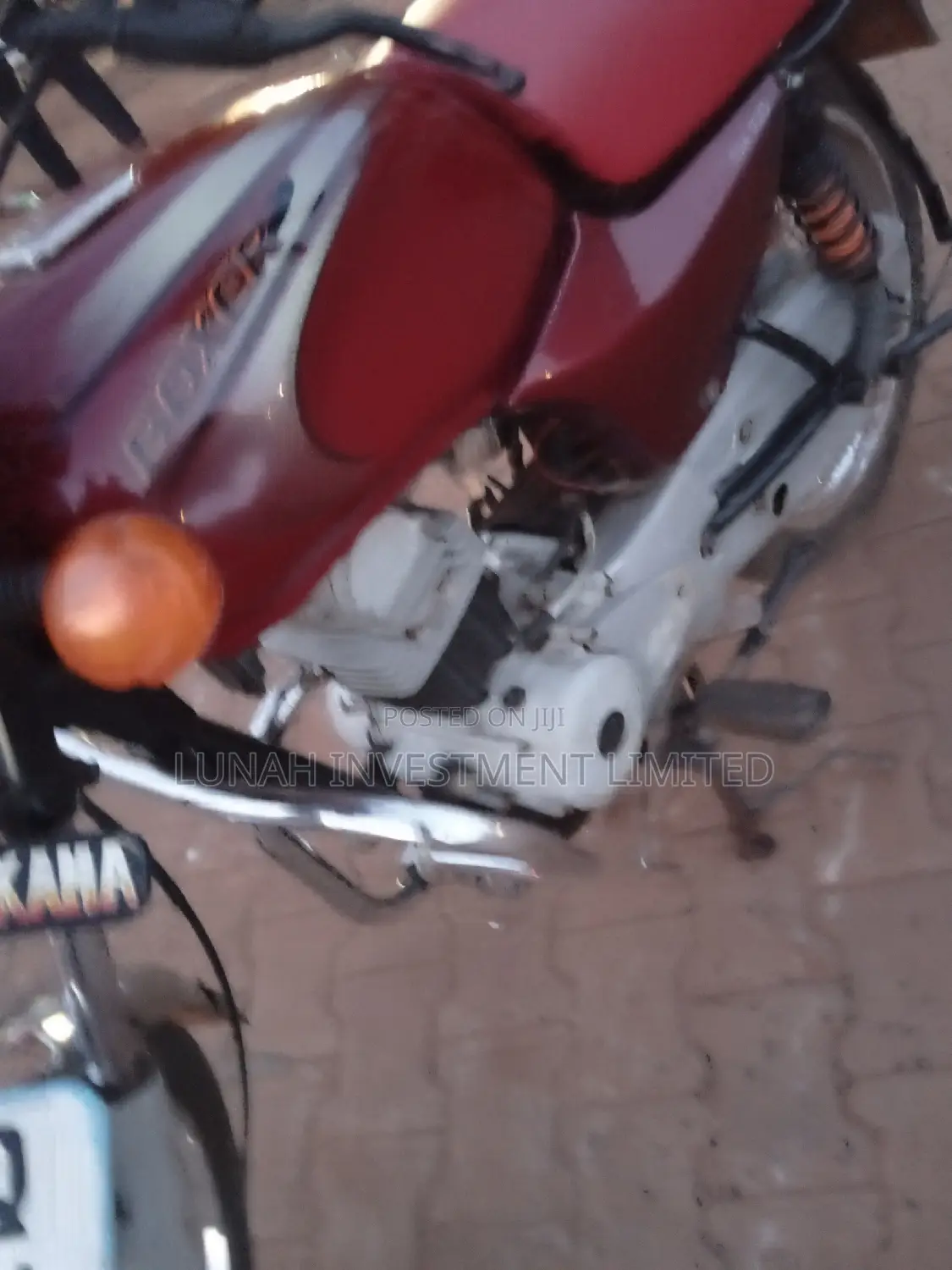 Bajaj Boxer BM100ES 2023 Red