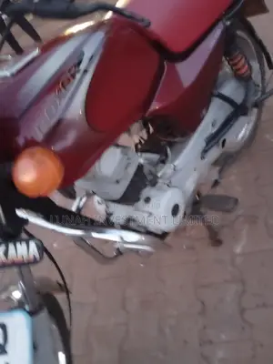 Bajaj Boxer BM100ES 2023 Red