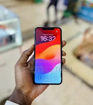 Photo - Apple iPhone XS Max 64 GB Black
