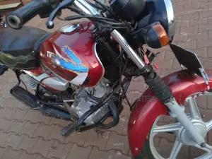 TVS HLX 125 2023 Red