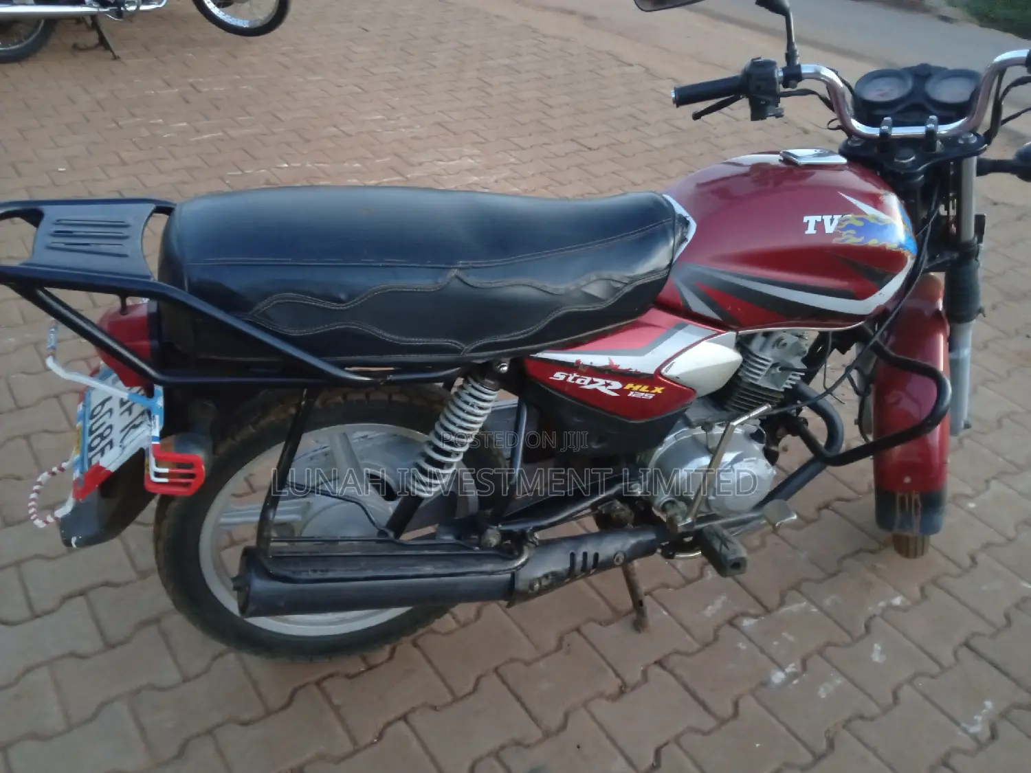 TVS HLX 125 2023 Red
